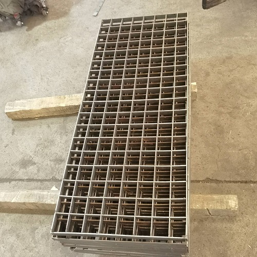 插接鋼格板、互插鋼格柵板：綠色環(huán)?？苫厥? /> 
</p>
（一）鋼材來(lái)源及可追溯性<br />
優(yōu)質(zhì)鋼材選用<br />
<strong><a href=