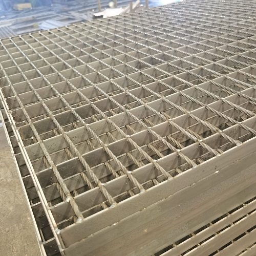 G323/40/100W鋼格柵板用于建筑走道其獨特優(yōu)勢