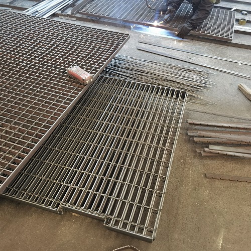 異形鋼格板鋼格柵提升港口運(yùn)輸?shù)陌踩? /> 
</p>
1.
<h2>
	<strong><a href=