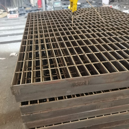 養(yǎng)殖用鋼格板踏步板優(yōu)勢和分類