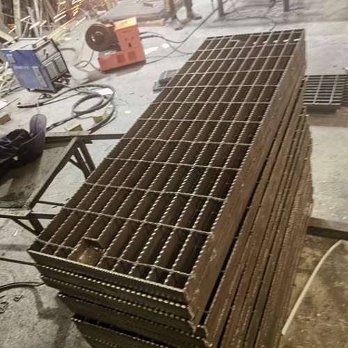 規(guī)格型號(hào)挑花眼？一文讀懂鋼格柵參數(shù)與適配場(chǎng)景