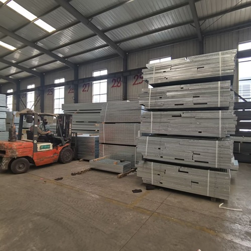 鋼格柵采購成本控制：?jiǎn)蝺r(jià)、運(yùn)輸、安裝省錢妙招