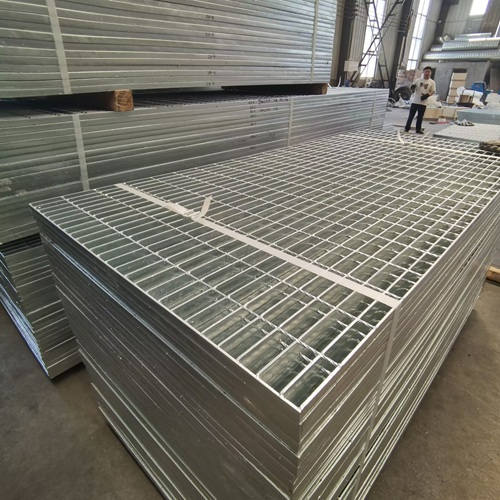 鋼格柵知識科普：材質(zhì)、規(guī)格如何影響使用效果？